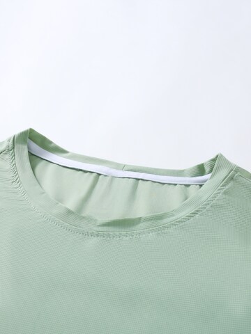 YOUTHUP Performance Shirt 'Lichtschein' in Green