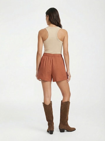 KAVAZI Regular Trousers in Red