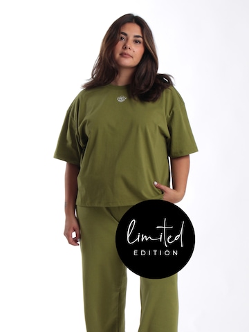 ABOUT YOU Limited Shirt 'Sheila' in Groen: voorkant