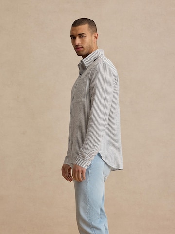 Coupe regular Chemise 'Mio' DAN FOX APPAREL en gris : devant