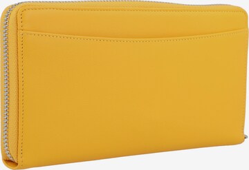 Braun Büffel Wallet 'Joy' in Yellow