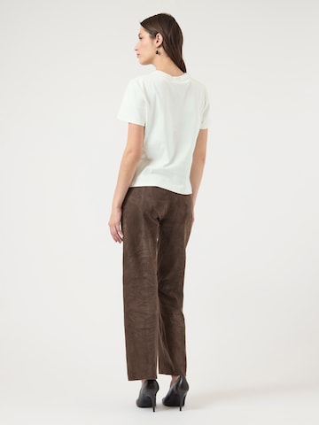 YAS Shirt 'YASCALLY' in Wit