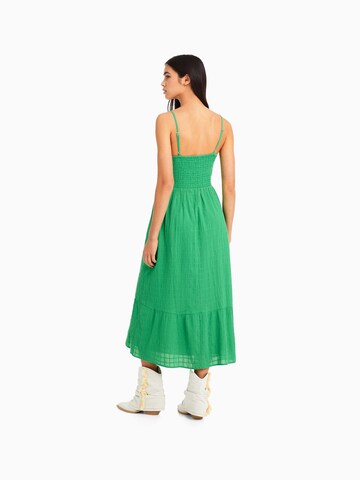 Bershka Sukienka w kolorze zielony