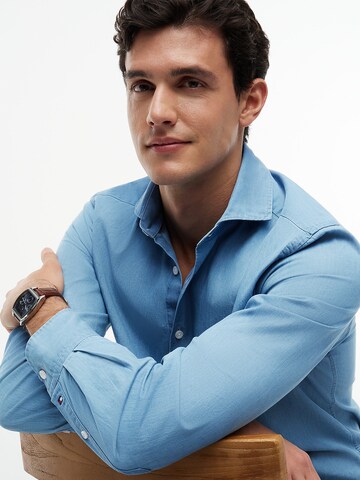 TOMMY HILFIGER Regular Fit Hemd in Blau