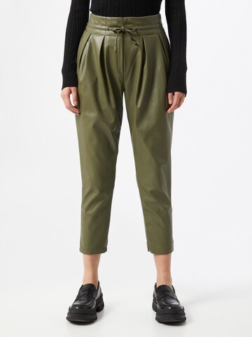 Karo Kauer Pleat-Front Pants in Green: front