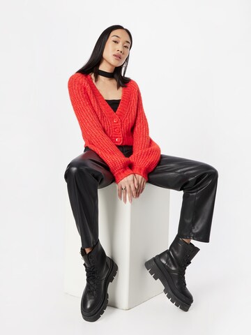 Monki Strickjacke in Rot