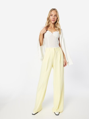 Nasty Gal Wide leg Trousers with creases 'Tracy' in Yellow