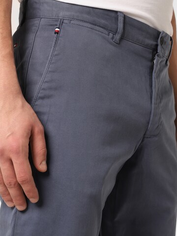 TOMMY HILFIGER - Regular Calças chino 'Denton' em azul