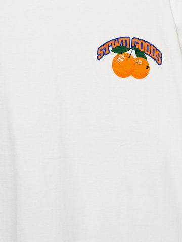 Tricou de la Pull&Bear pe alb