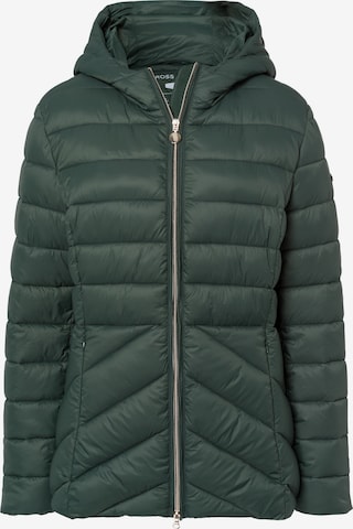 Cross Jeans Winter Jacket in Green: front