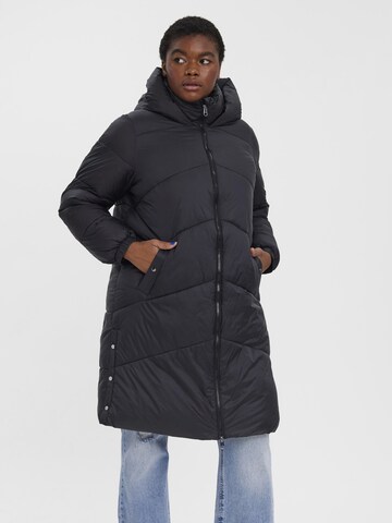 Vero Moda Curve Wintermantel 'Uppsala´' in Zwart: voorkant