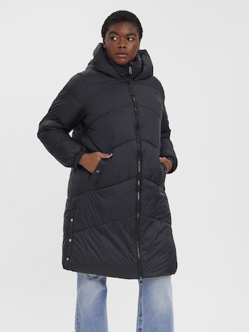 Vero Moda Curve Winterjacke 'Uppsala´' in Schwarz: predná strana