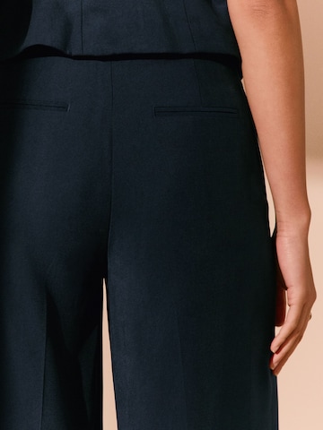 Next - Pierna ancha Pantalón de pinzas en azul