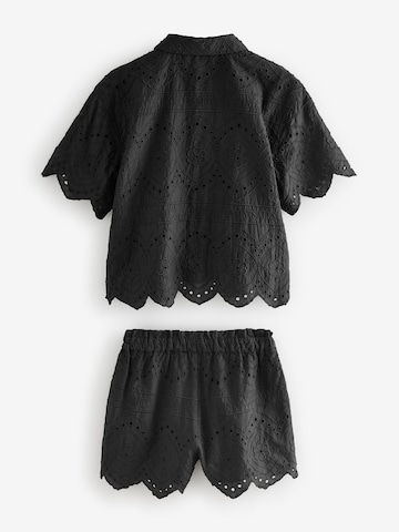 smALLSAINTS Set in Black