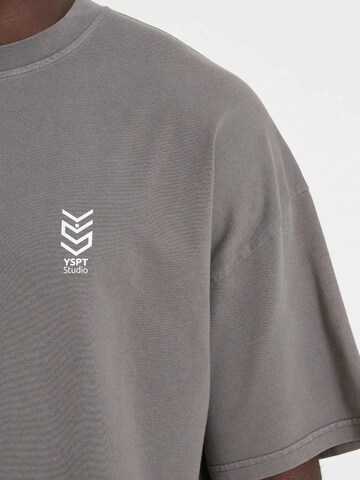 YSPT Studio Shirt 'ADVENTURE' in Grau