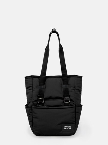 STUDIO BERLIN Handtasche 'KREUZBERG TRAVEL MATT' in Schwarz: Vorderseite