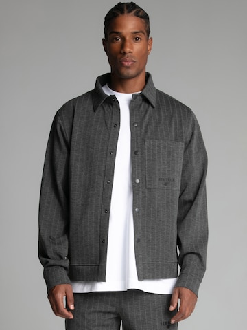 Giacca di mezza stagione di SikSilk in grigio: frontale