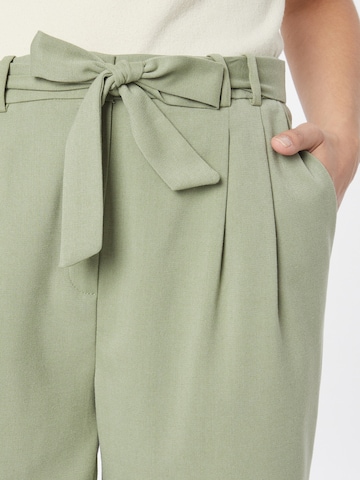 ESPRIT Regular Pleat-front trousers in Green