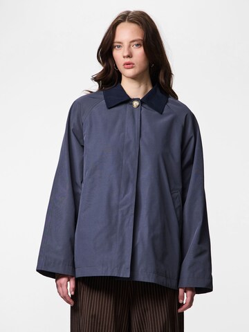 Cappotto di mezza stagione 'PCVilma' di PIECES in blu: frontale