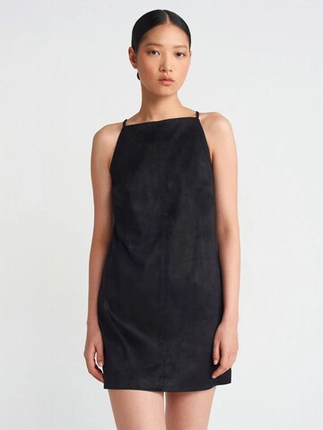 Dilvin Dress in Black: front