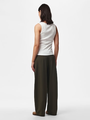 Barrel Pantalon à pince 'PCBosella' PIECES en vert