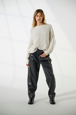 Pullover 'ONLKaya' di ONLY in bianco