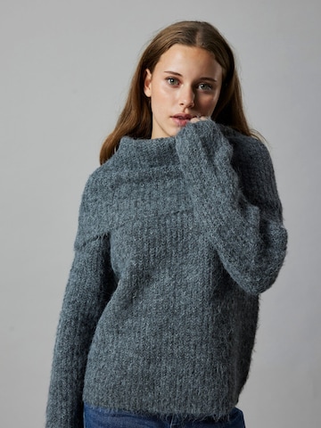 Pullover di LMTD in grigio: frontale