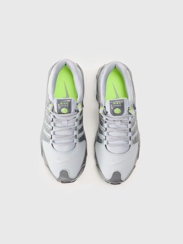 Sneaker bassa 'Shox NZ' di Nike Sportswear in grigio