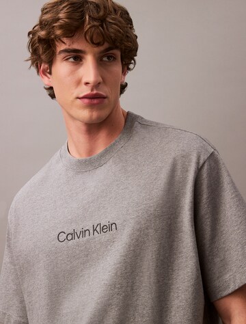 Calvin Klein Футболка в Серый