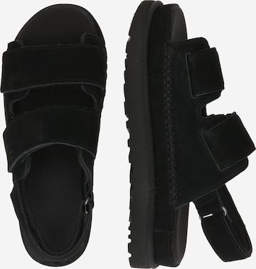 UGG - Sandalias con hebilla 'Goldenstar' en negro