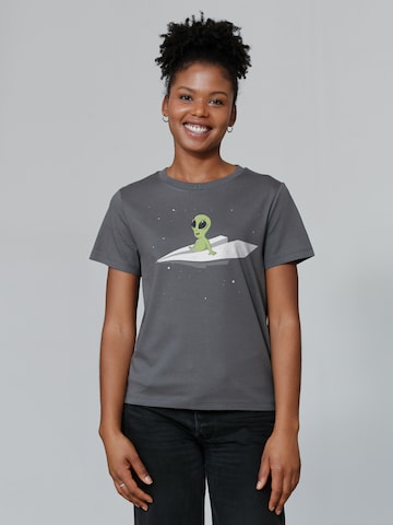 Watapparel Shirt ' Alien on a paper plane ' in Grijs: voorkant