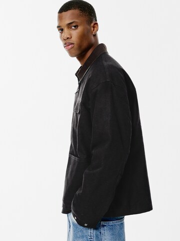 Veste mi-saison Pull&Bear en noir : devant