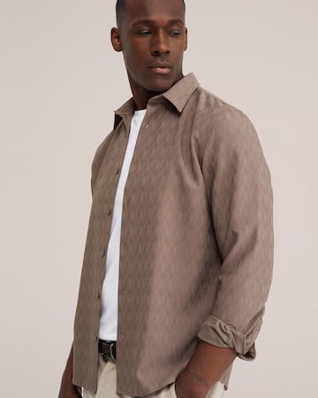 WE Fashion - Ajuste regular Camisa en marrón