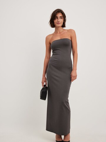 NA-KD Dress in Grey: front