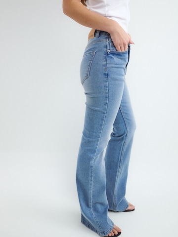 BALMOHK Levenevä Farkut värissä sininen