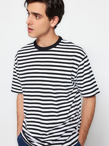 Trendyol T-Shirt in Schwarz