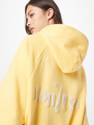 Smiles Sweatshirt 'Nico' in Gelb