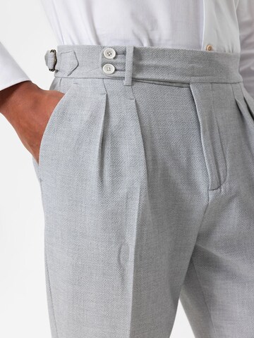 Antioch Regular Pleat-front trousers in Grey