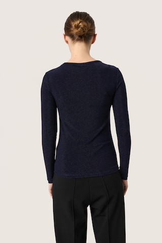 SOAKED IN LUXURY Bluse in Blau