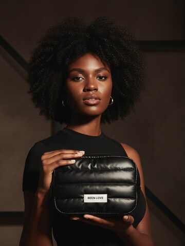 MEVYRA Toiletry Bag in Black