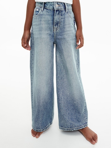 Calvin Klein JeansLoosefit Traperice - plava boja: prednji dio