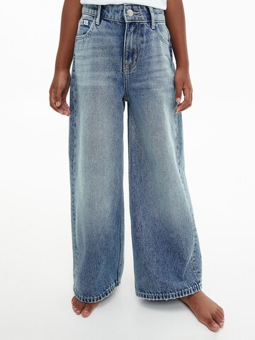 Calvin Klein Jeans - Loosefit Vaquero en azul: frente