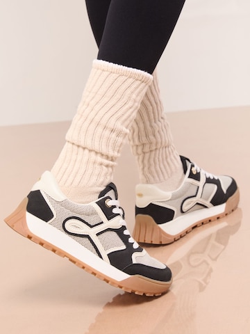 Lipsy Σνίκερ χαμηλό σε μαύρο