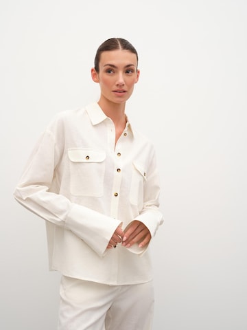 RÆRE by Lorena Rae Blouse 'Ruth' in White: front