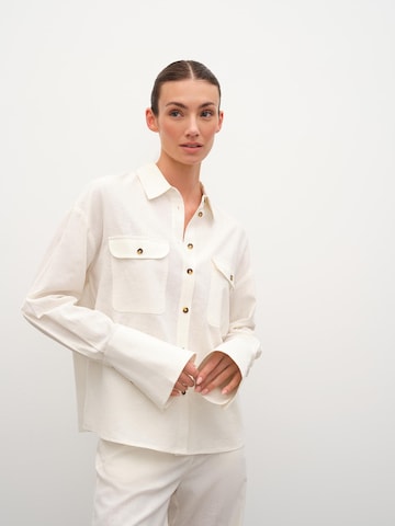 RÆRE by Lorena Rae - Blusa 'Ruth' en blanco: frente