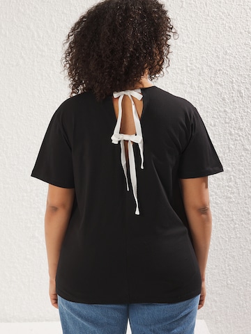 T-shirt Trendyol Curve en noir