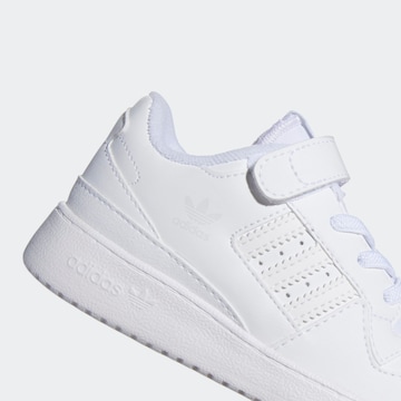 ADIDAS ORIGINALS - Sapatilhas 'Forum Low' em branco