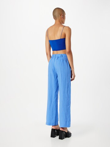 Gina Tricot Loose fit Pleat-Front Pants 'Denise' in Blue