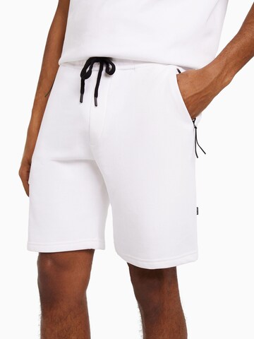 Regular Pantalon cargo Bershka en blanc