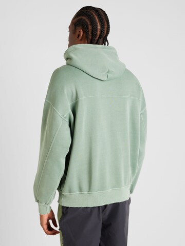 Abercrombie & Fitch Sweatshirt 'ESSENTIAL' i grön